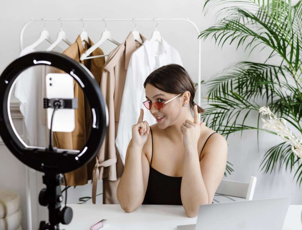 India's Influencer Marketing Boom: Industry Set to Reach Rs 3,375 Crore by 2026